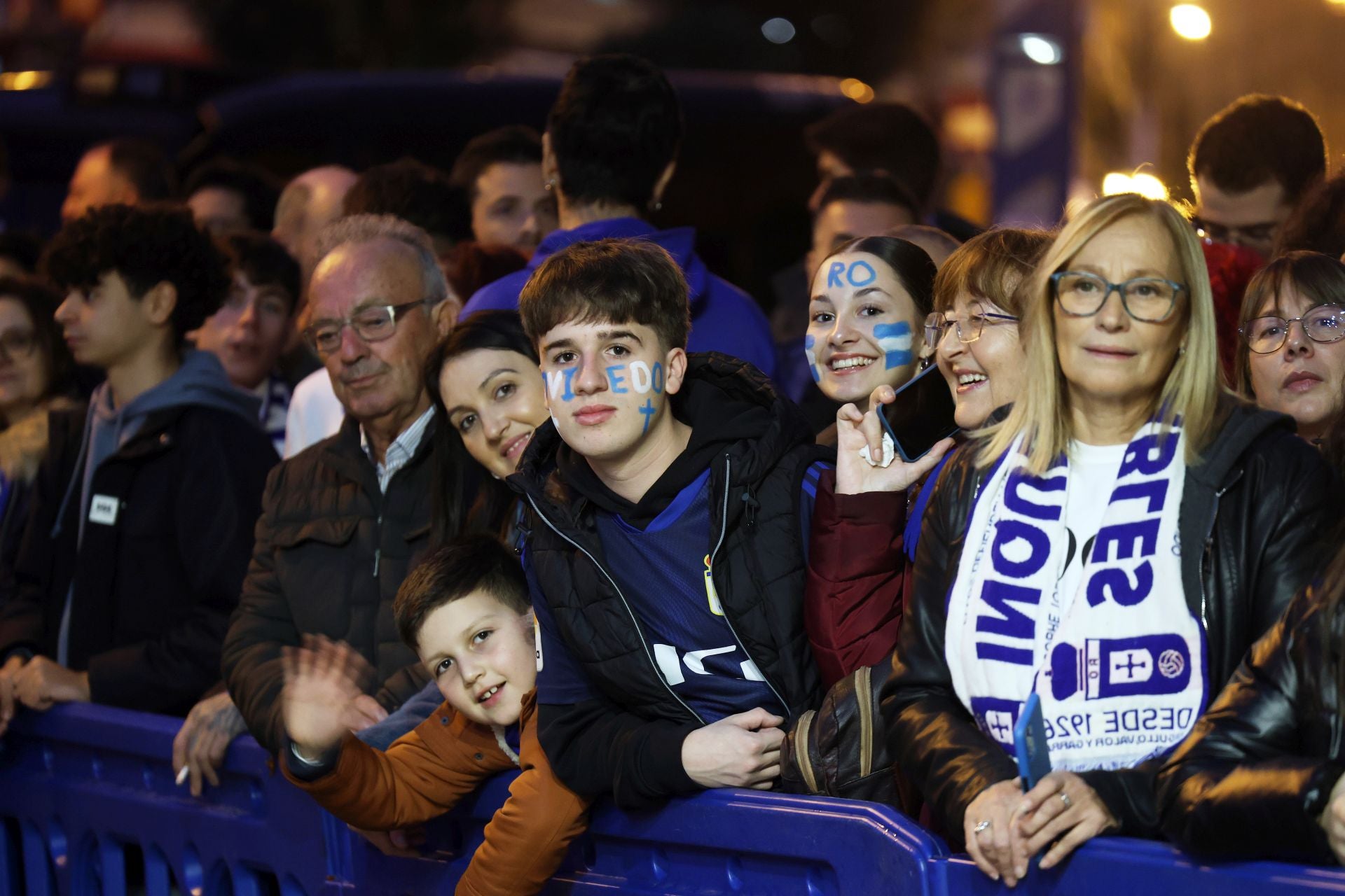 ¿Estuviste animando al Real Oviedo antes del derbi? ¡Búscate en las fotos!