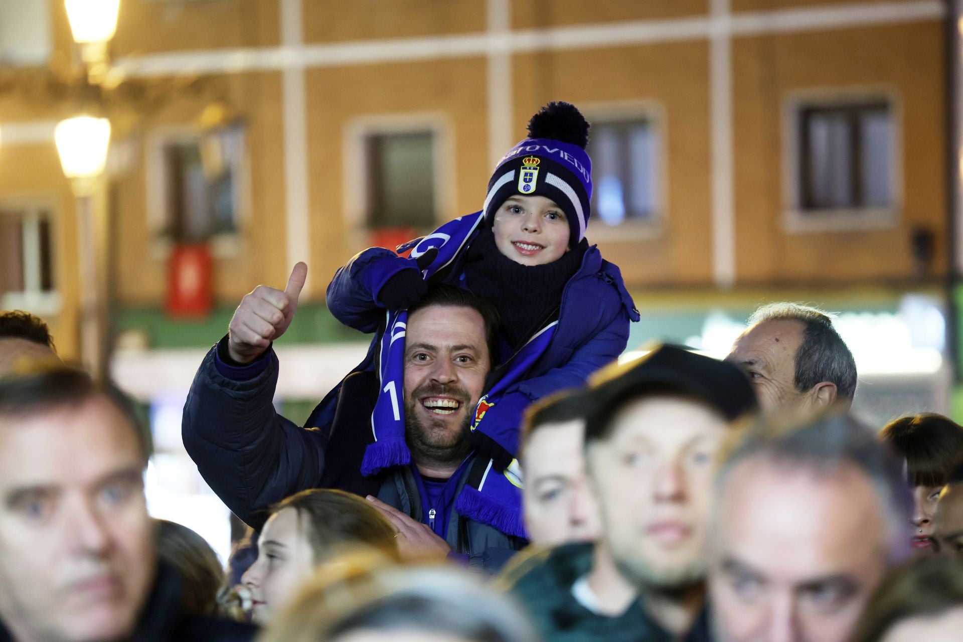 ¿Estuviste animando al Real Oviedo antes del derbi? ¡Búscate en las fotos!