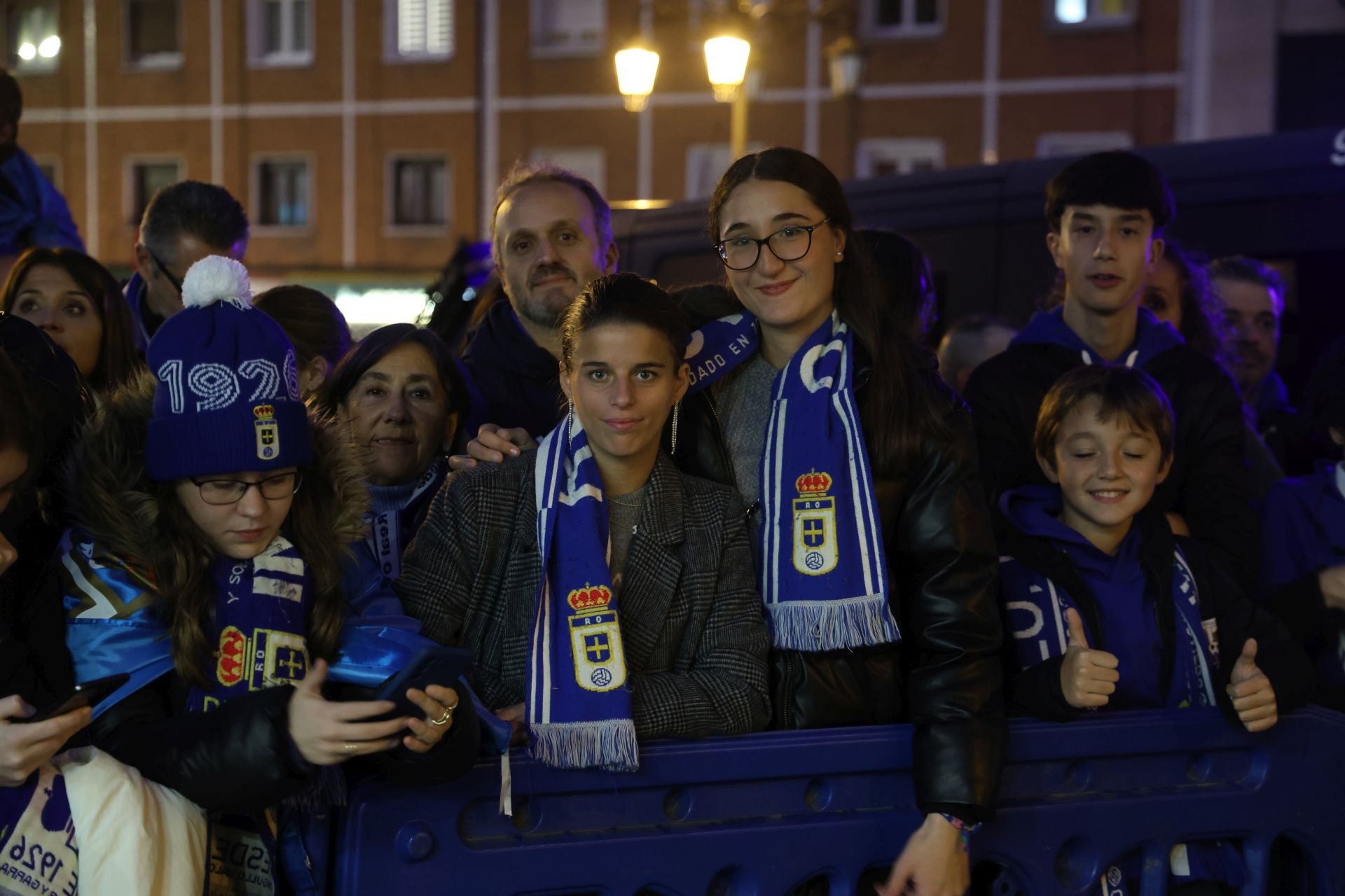 ¿Estuviste animando al Real Oviedo antes del derbi? ¡Búscate en las fotos!