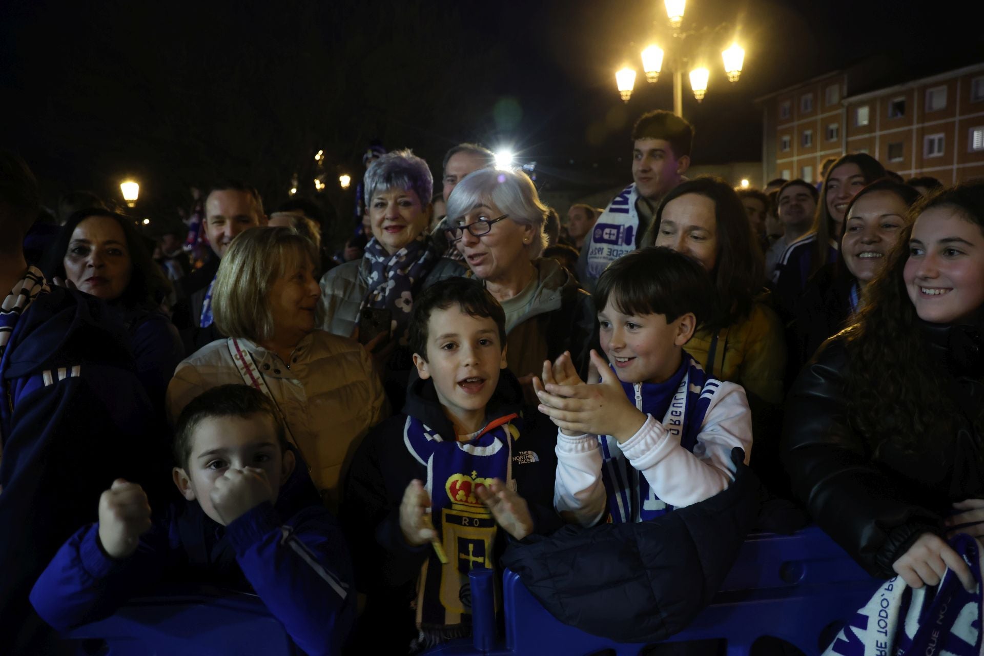 ¿Estuviste animando al Real Oviedo antes del derbi? ¡Búscate en las fotos!