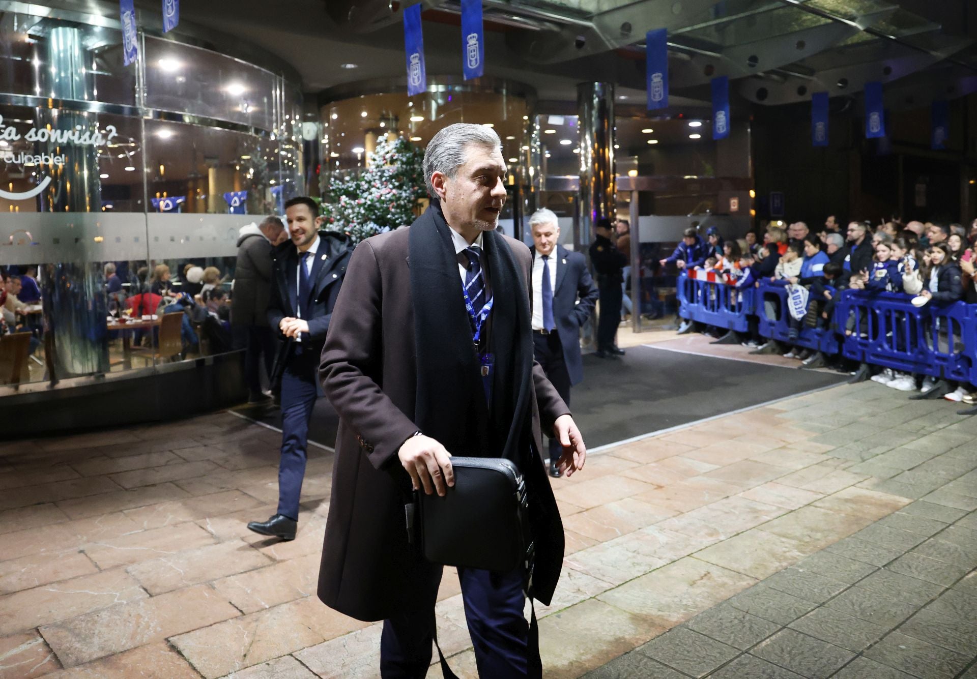 ¿Estuviste animando al Real Oviedo antes del derbi? ¡Búscate en las fotos!