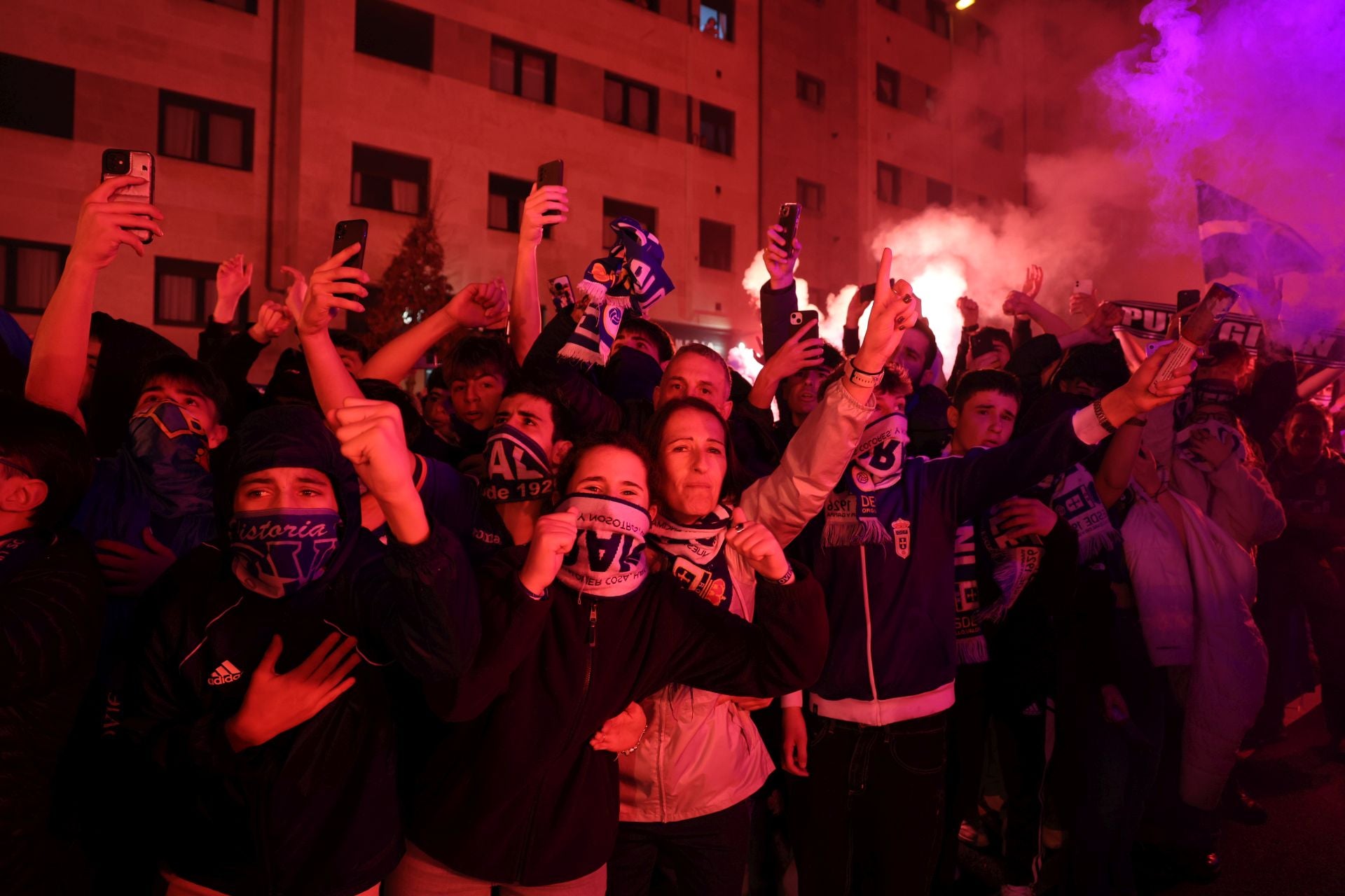 ¿Estuviste animando al Real Oviedo antes del derbi? ¡Búscate en las fotos!