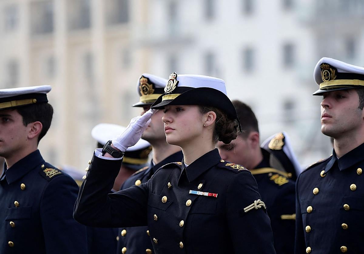 La Princesa Leonor se despide de sus padres, los Reyes, y pone rumbo a América