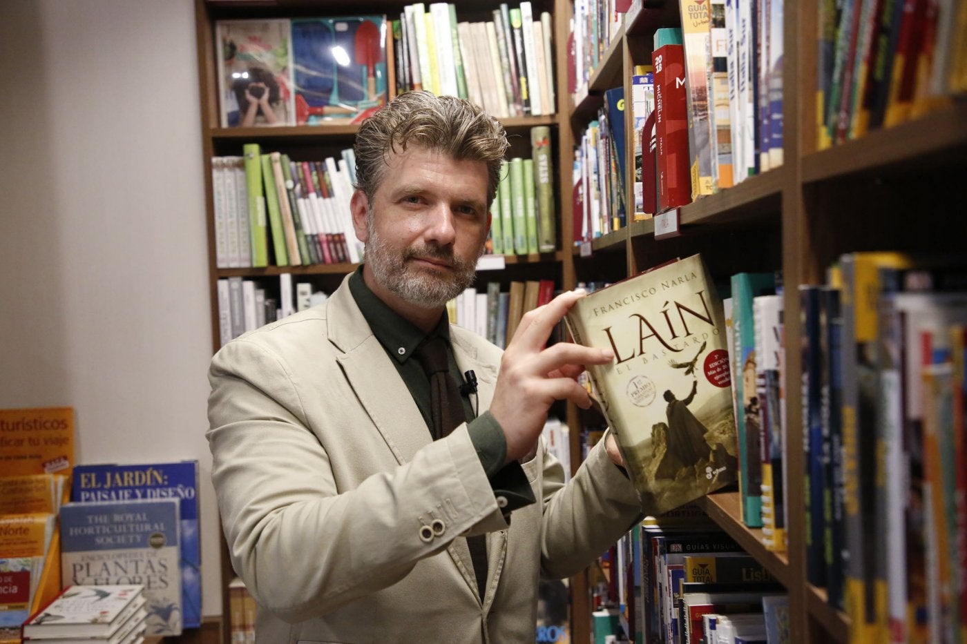 El escritor Francisco Narla presenta su última novela en el Aula de Cultura de LA VOZ DE AVILÉS