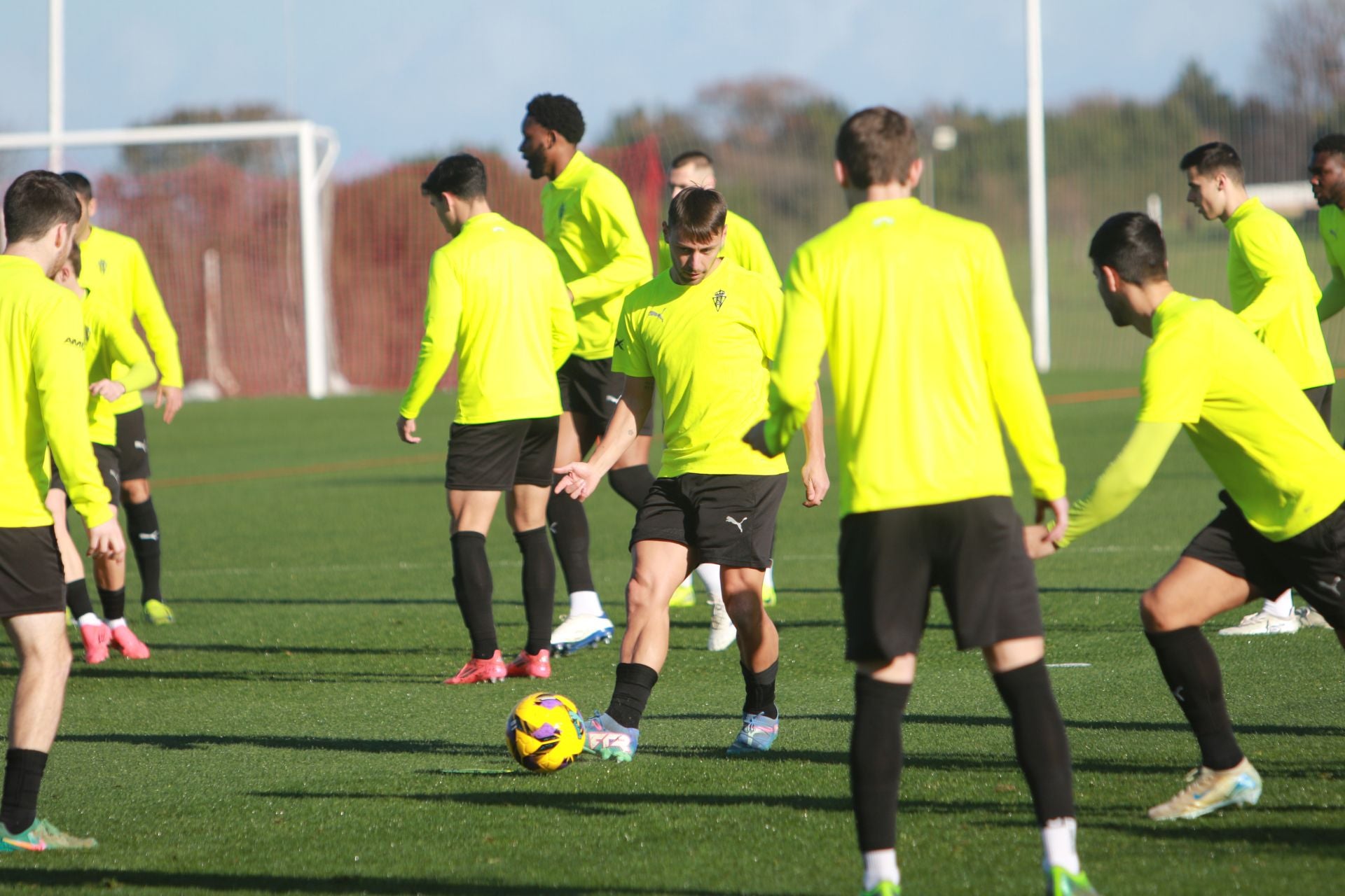 El Sporting de Gijón vuelve a entrenar tras el derbi