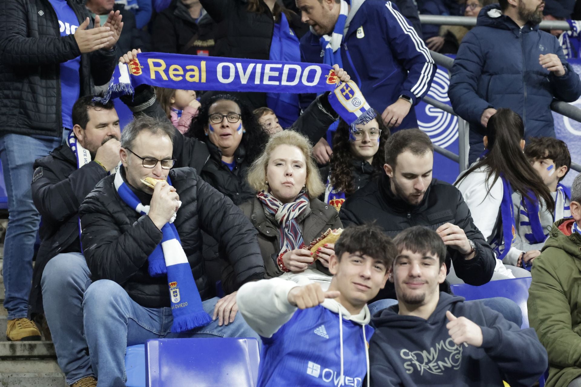 ¿Estuviste viendo el Real Oviedo - Sporting de Gijón? ¡Búscate en las fotos del Tartiere!