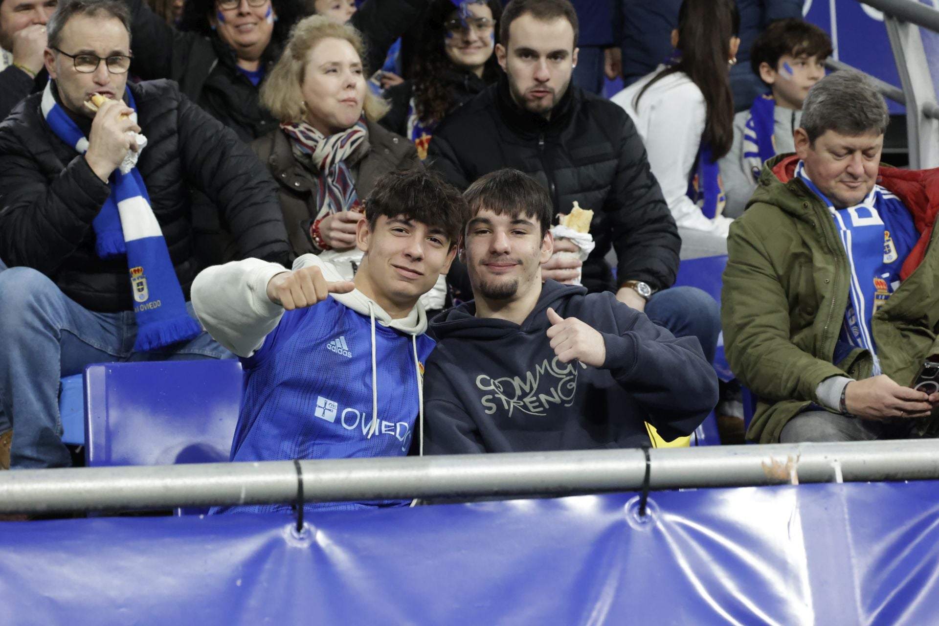 ¿Estuviste viendo el Real Oviedo - Sporting de Gijón? ¡Búscate en las fotos del Tartiere!