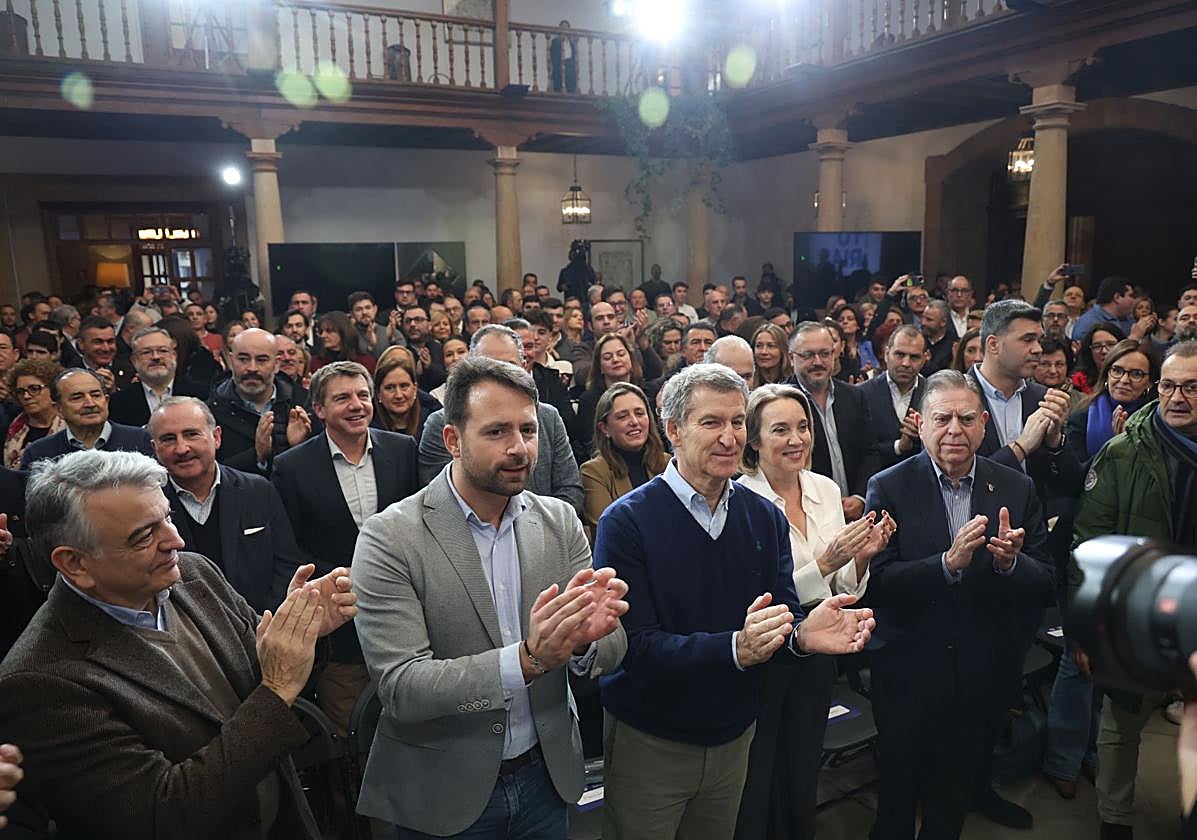 Feijóo lanza la candidatura de Queipo: «Sigue pidiendo una financiación justa, te lo reconocerán los asturianos»