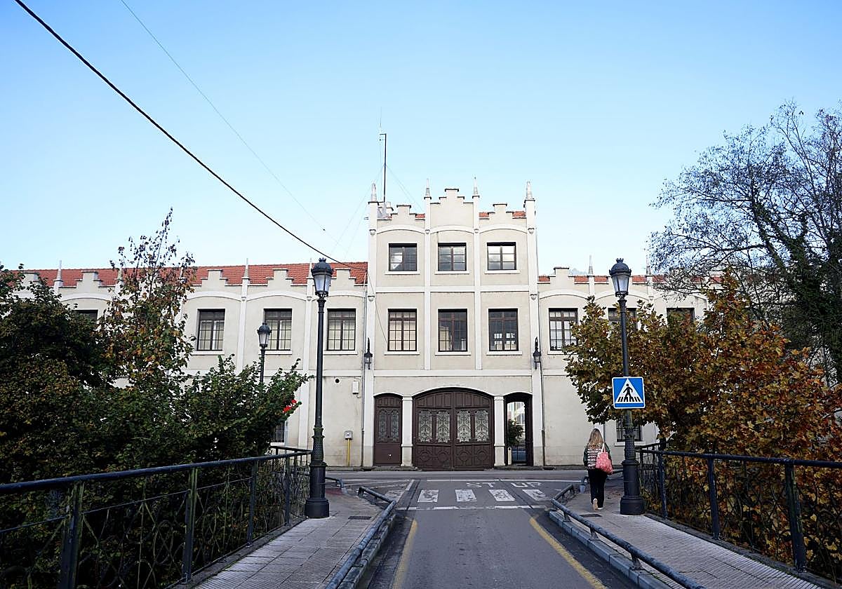 La fábrica de armas de Trubia, en Oviedo, donde se fabrica el Vehículo de Combate sobre Ruedas (VCR) 8x8 Dragón.