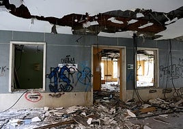 Interior de uno de los edificios del viejo HUCA.