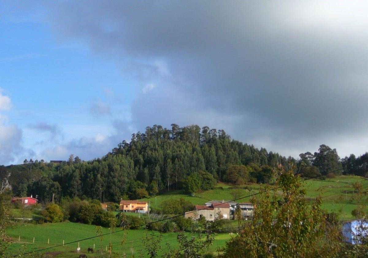 Aspecto del Picu Castiello, en Molleda (Corvera).