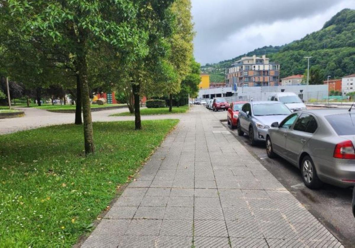 Calle Pelayo de Pola de Laviana, donde se habilitará uno de los intercambiadores de transporte público.