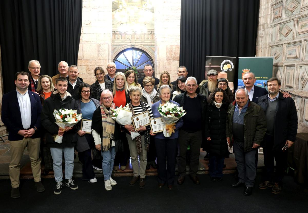 Homenaje a la queseras de Afuega&#039;l Pitu de Grado