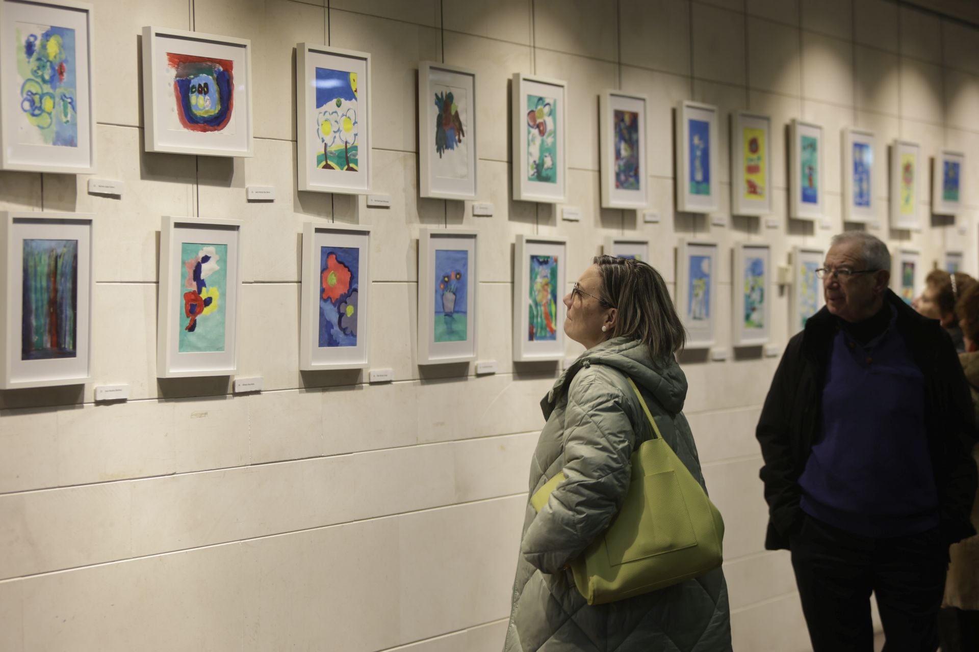 Residentes del Centro de Apoyo a la Integración APTA de Gijón exponen su arte