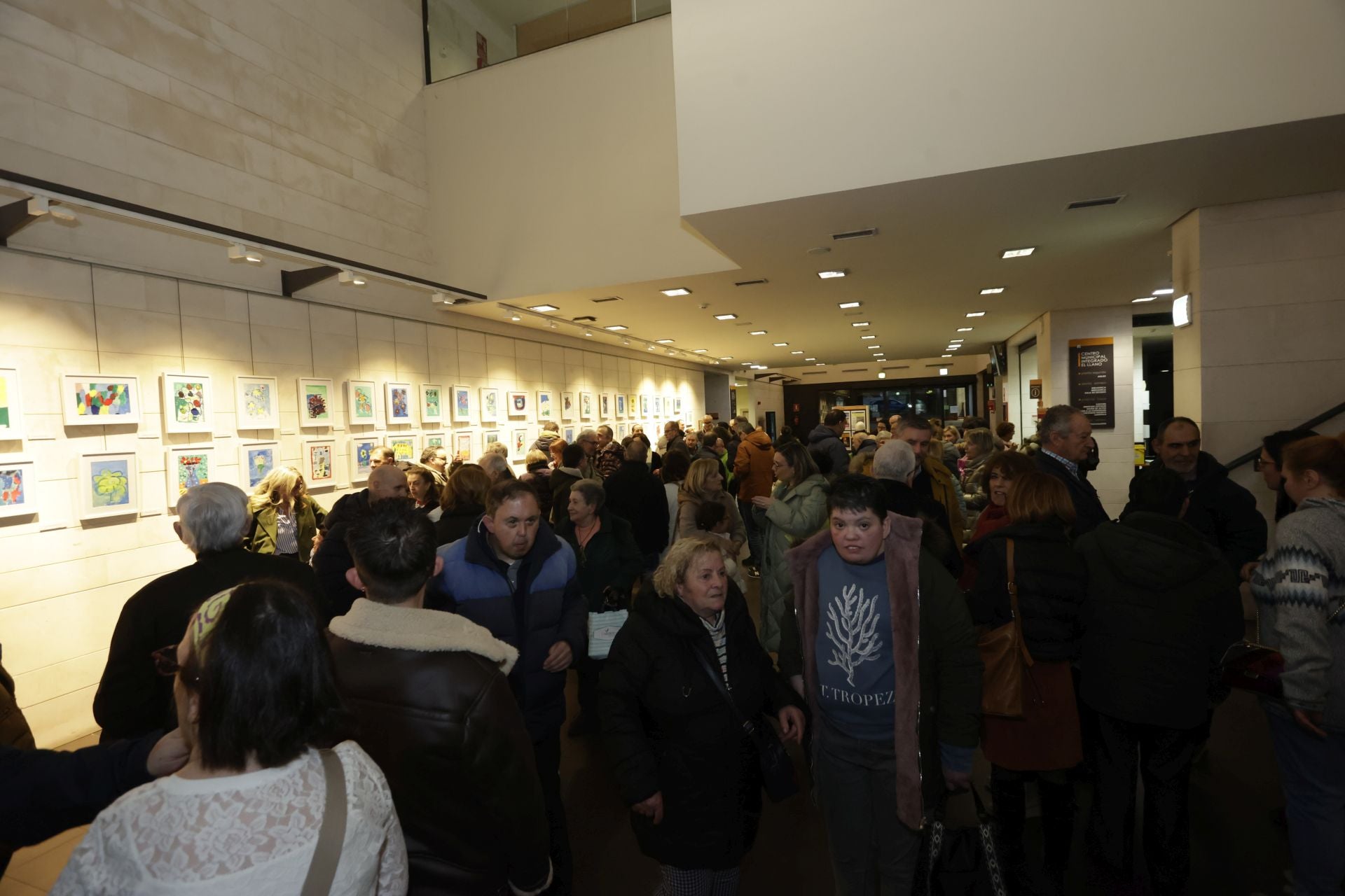 Residentes del Centro de Apoyo a la Integración APTA de Gijón exponen su arte