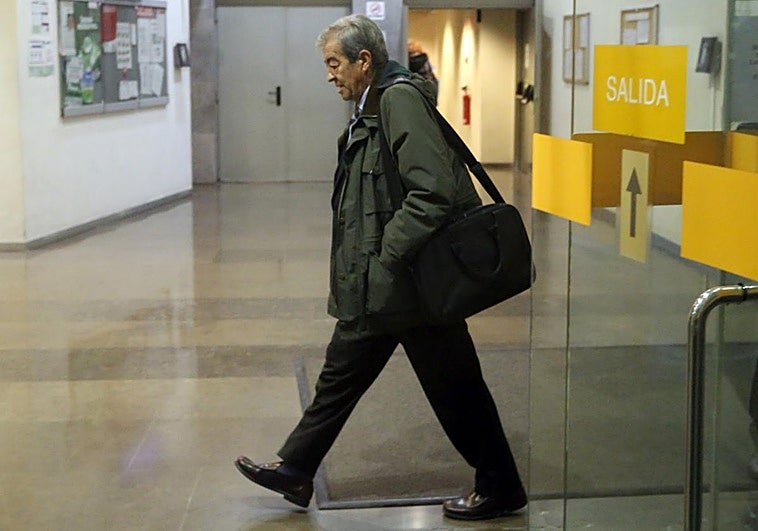 Francisco Álvarez-Cascos, fundador de Foro Asturias, este miércoles a su llegada a la tercera sesión del juicio contra él por apropiación indebida.