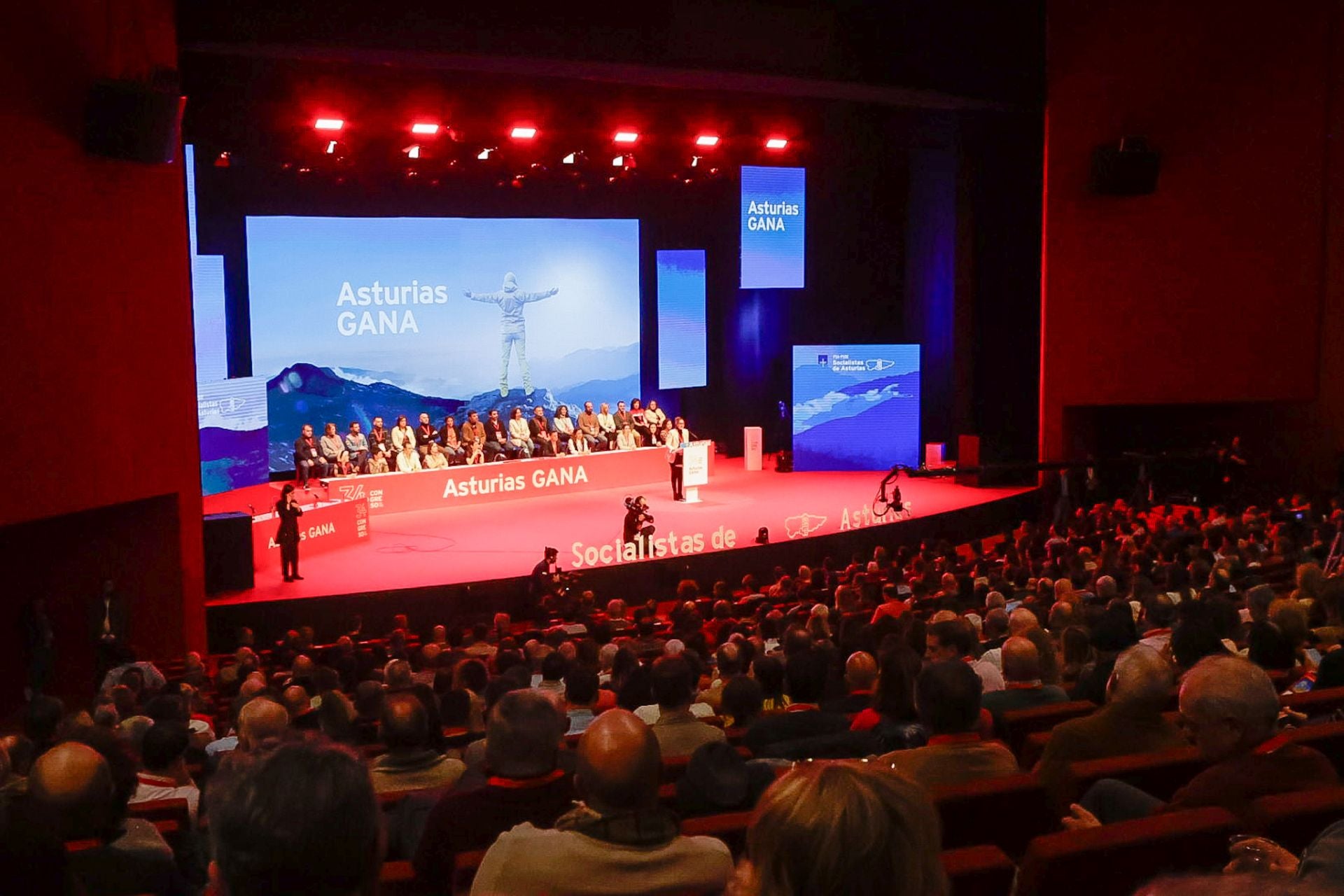 Pedro Sánchez y Adrián Barbón inauguran el congreso socialista en Avilés