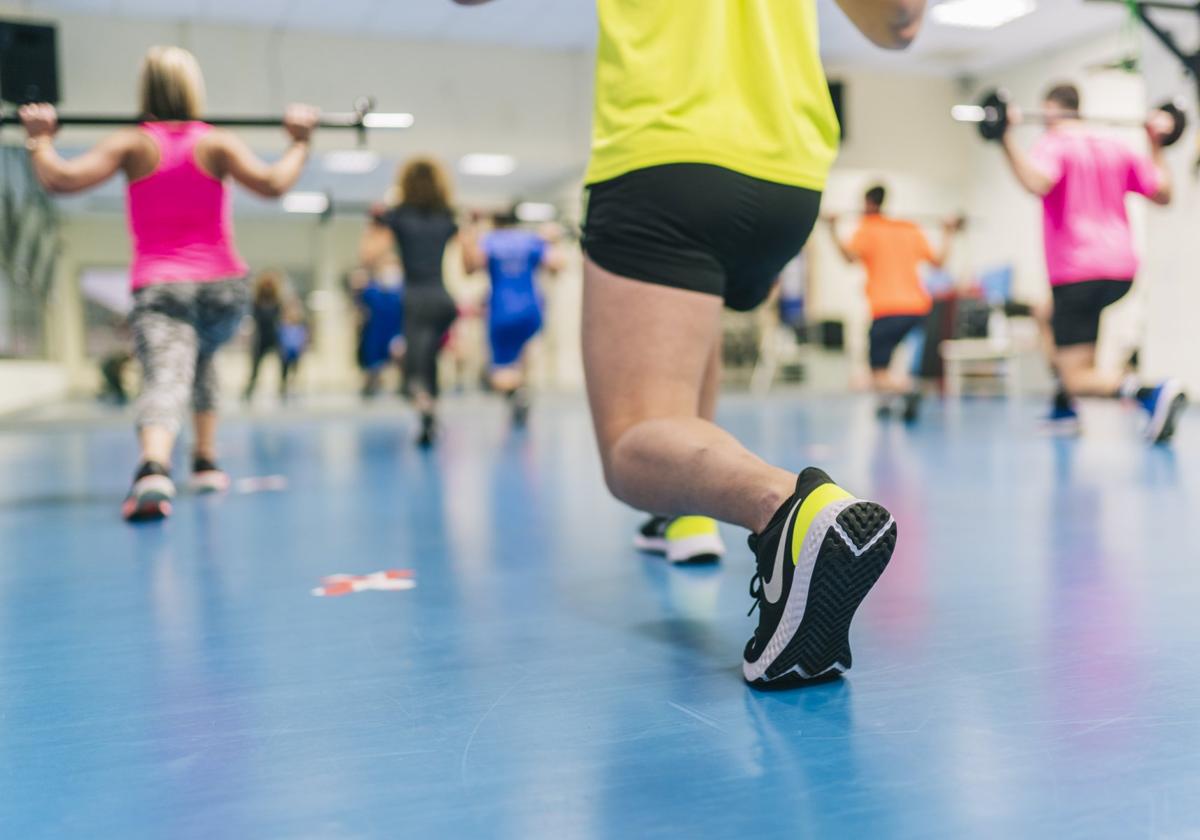 Usuarios en el gimnasio.
