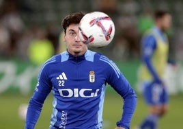 Dotor, durante un entrenamiento con el Oviedo.