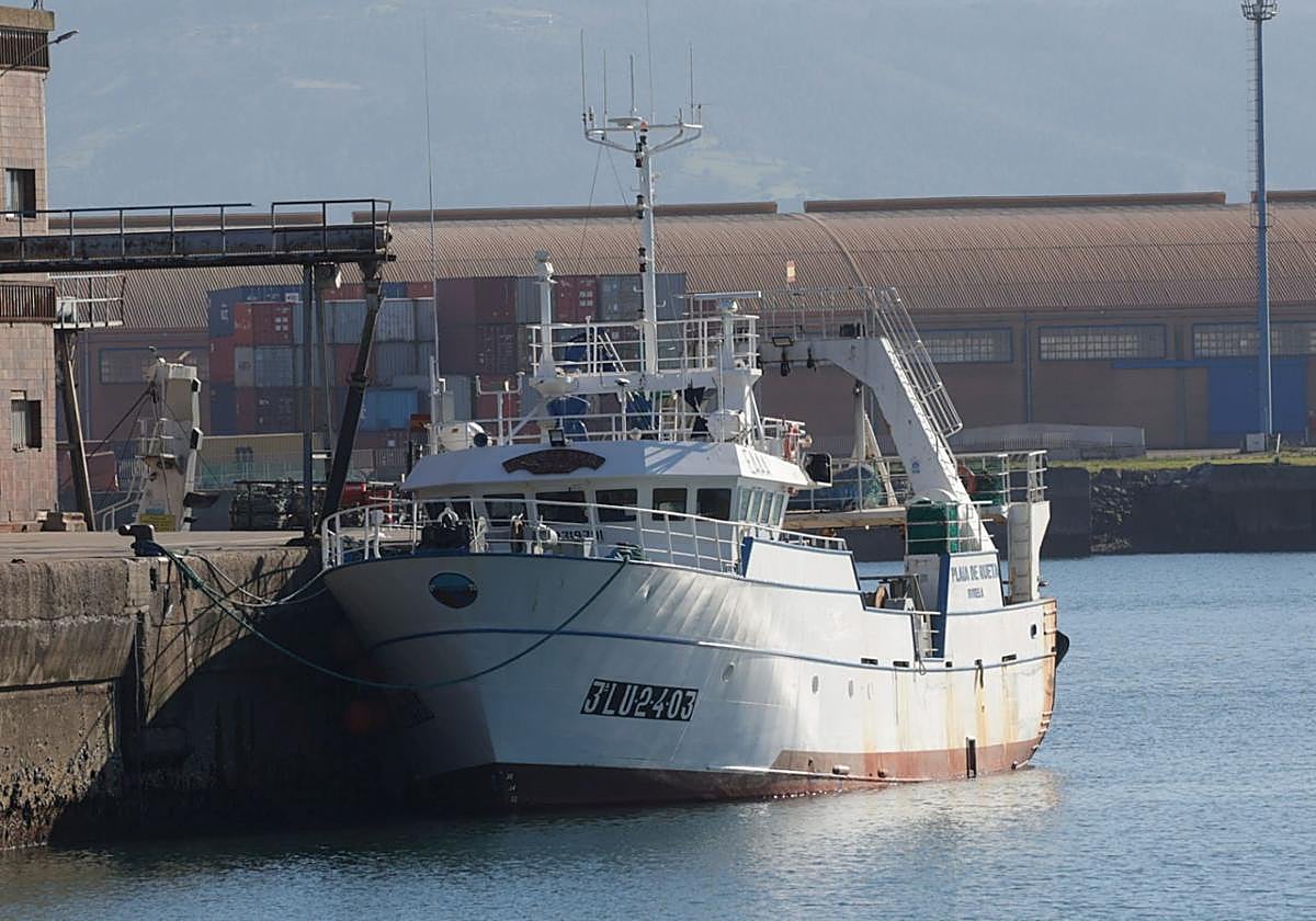 Barco pesquero gallego atracado en El Musel.