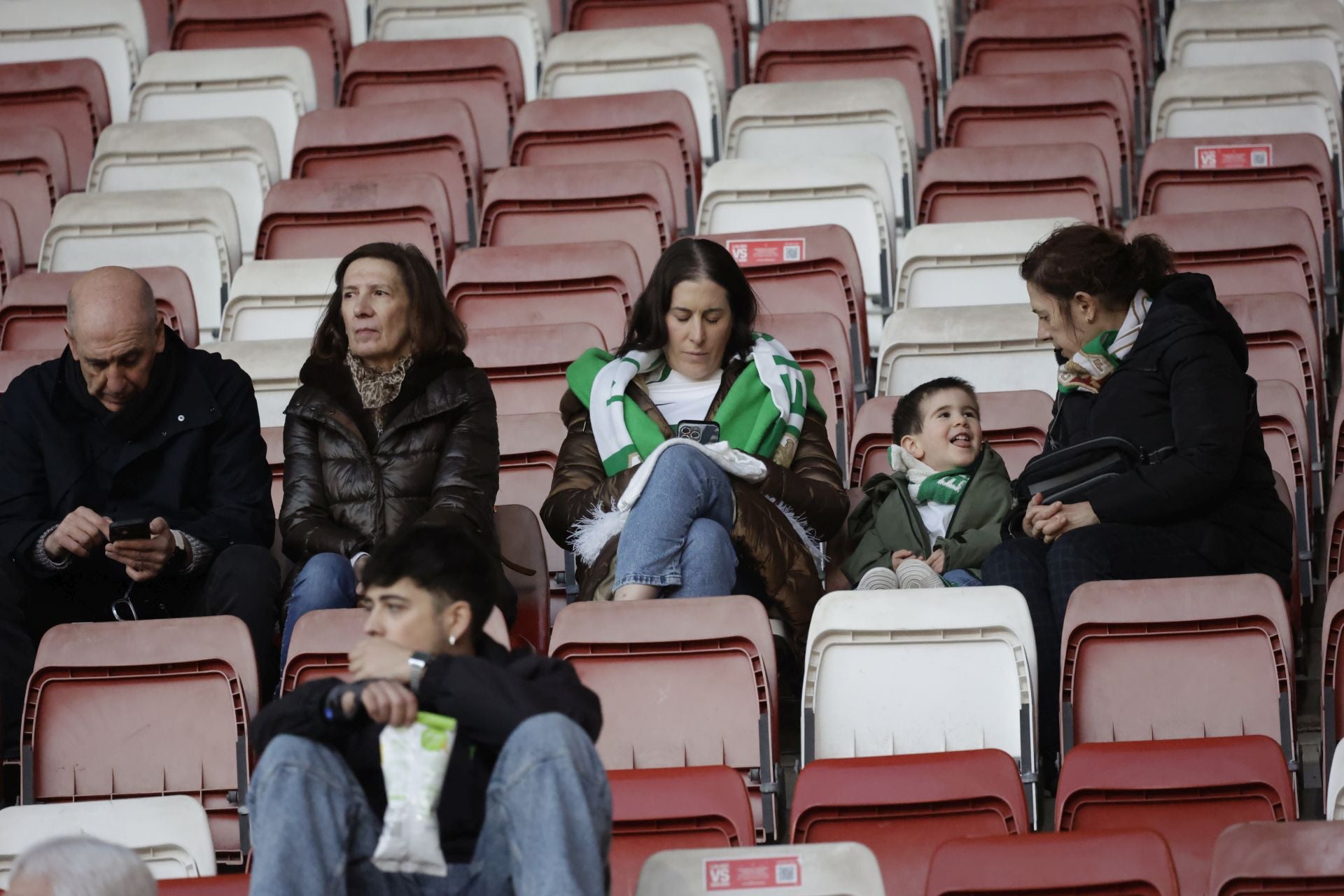 ¿Estuviste en el Sporting - Elche? ¡Búscate!