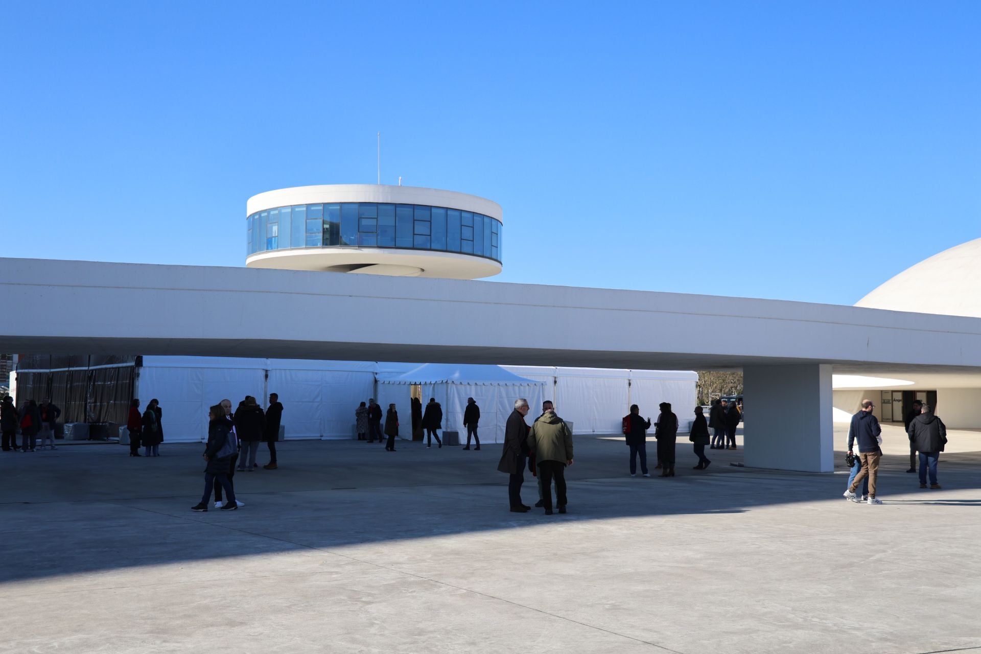 El Niemeyer de Avilés, abarrotado por el congreso socialista