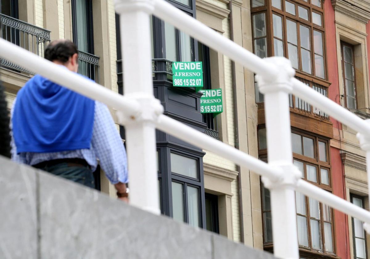 Vivir en Gijón: 643 euros por un piso de 82 metros con garaje en la calle Uría