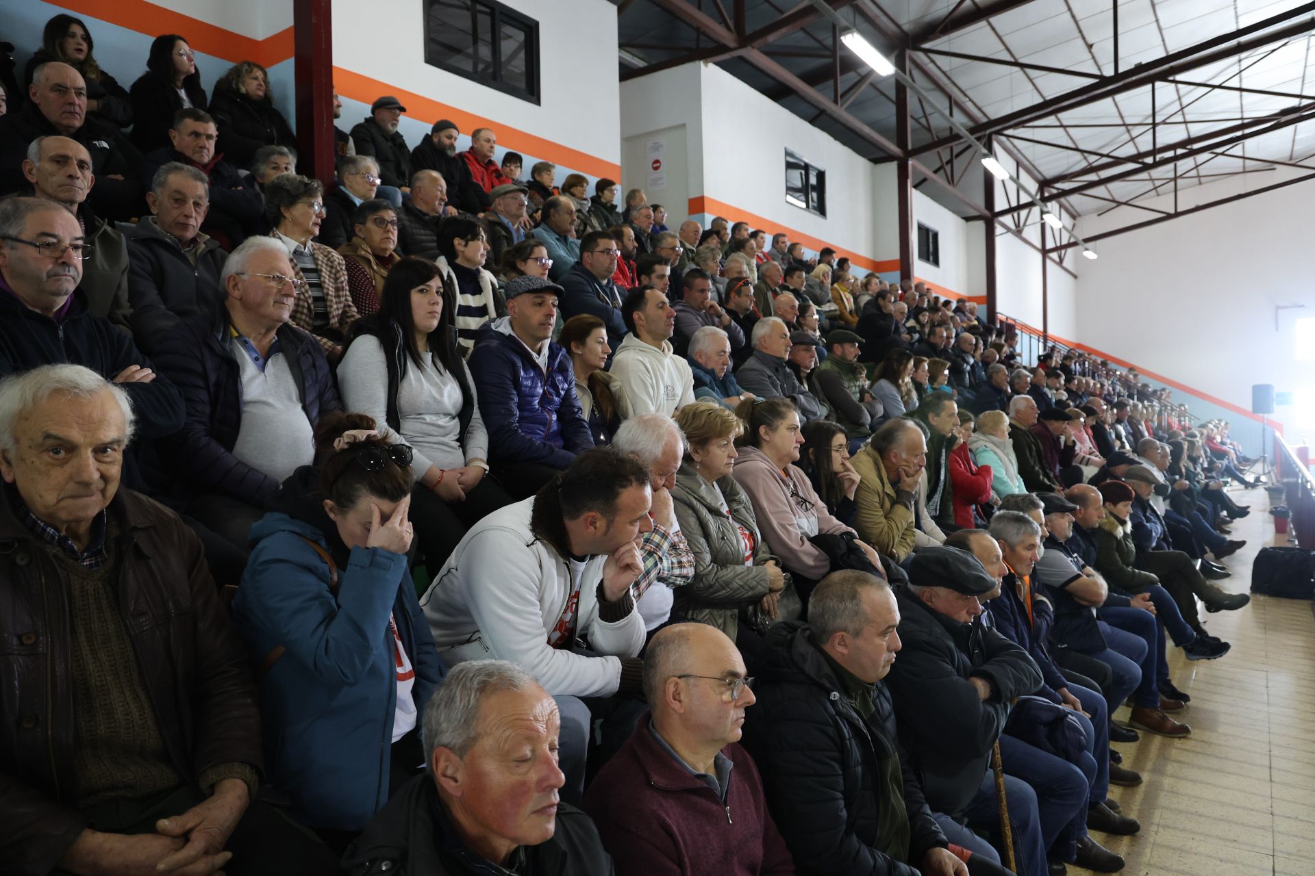 Tensión, enfado e indignación en el encuentro entre ganaderos y el Principado
