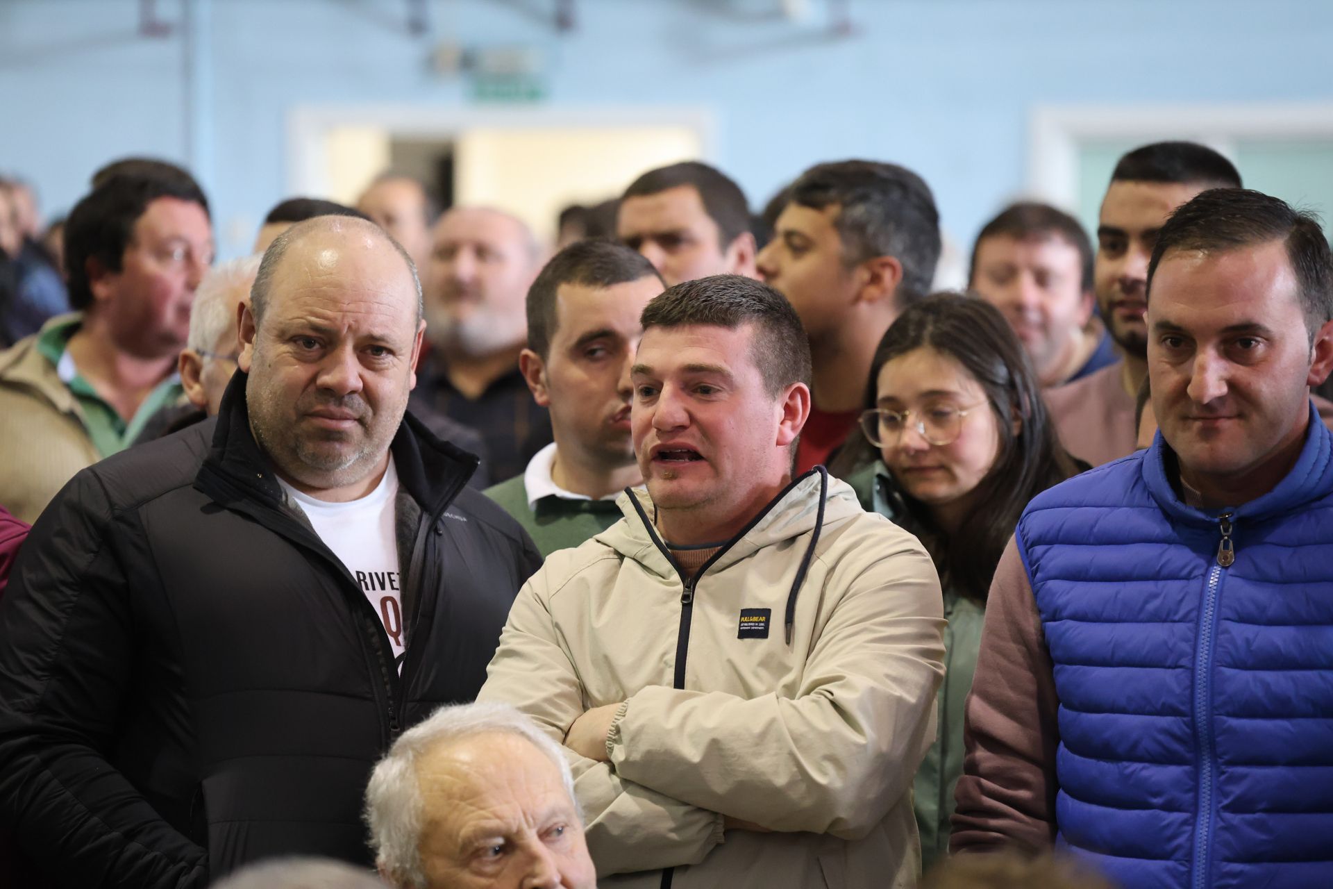 Tensión, enfado e indignación en el encuentro entre ganaderos y el Principado