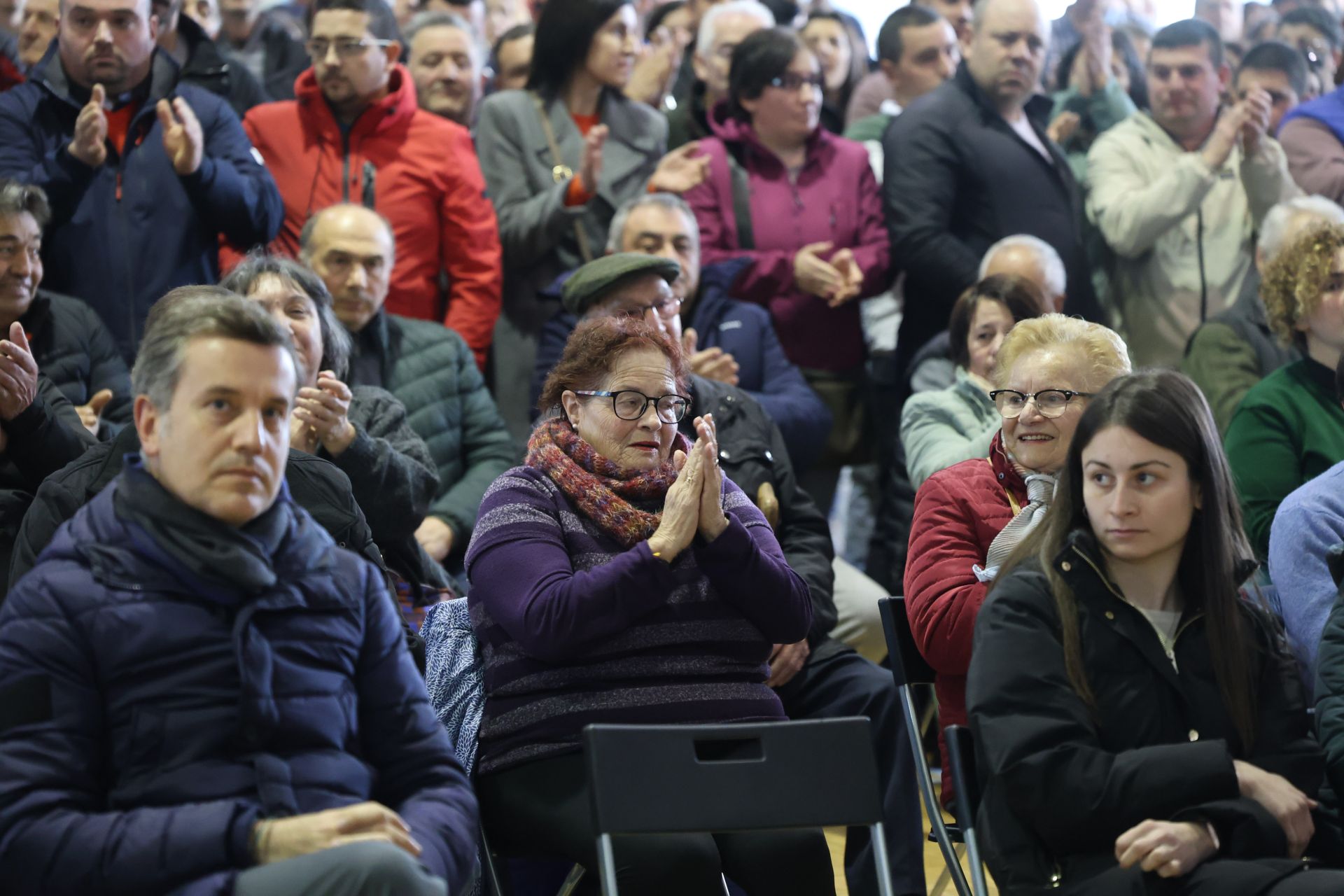 Tensión, enfado e indignación en el encuentro entre ganaderos y el Principado