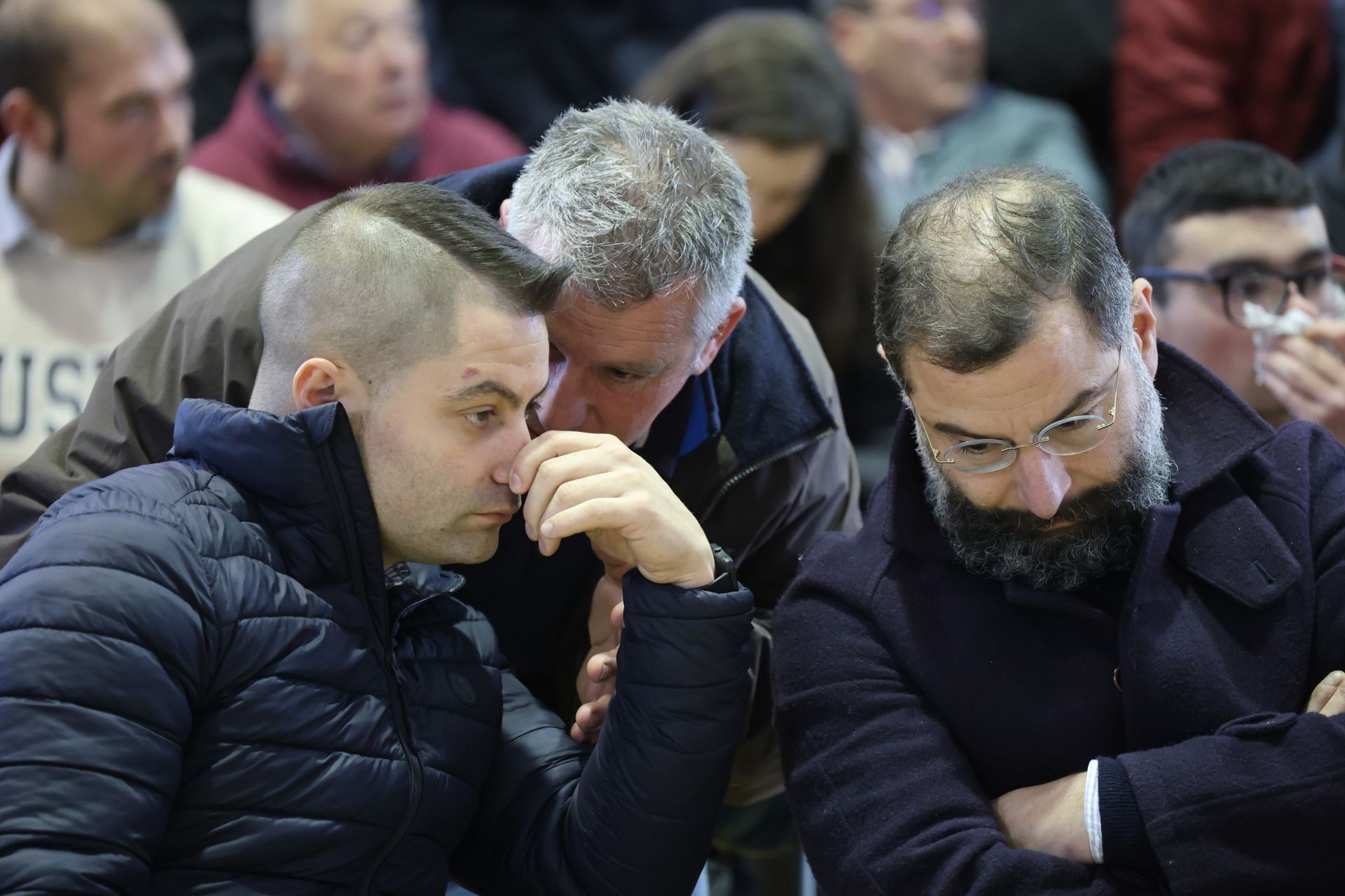 Tensión, enfado e indignación en el encuentro entre ganaderos y el Principado