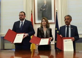 El presidente del Principado, Adrián Barbón, la entonces ministra Raquel Sánchez, y Miguel Ángel Revilla, en febrero de 2023, presentando los 'Acuerdos de la Castellana'.