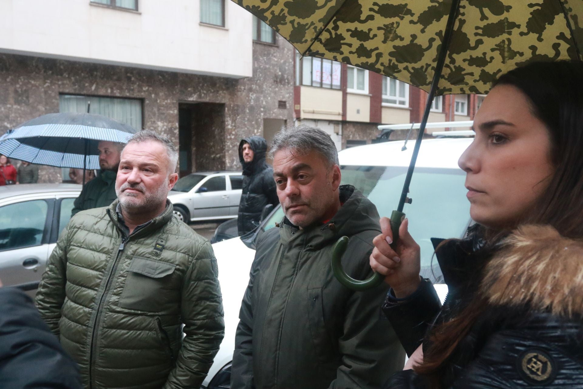 Concentración ante la antigua fábrica de Flex por los continuos retrasos en el derribo