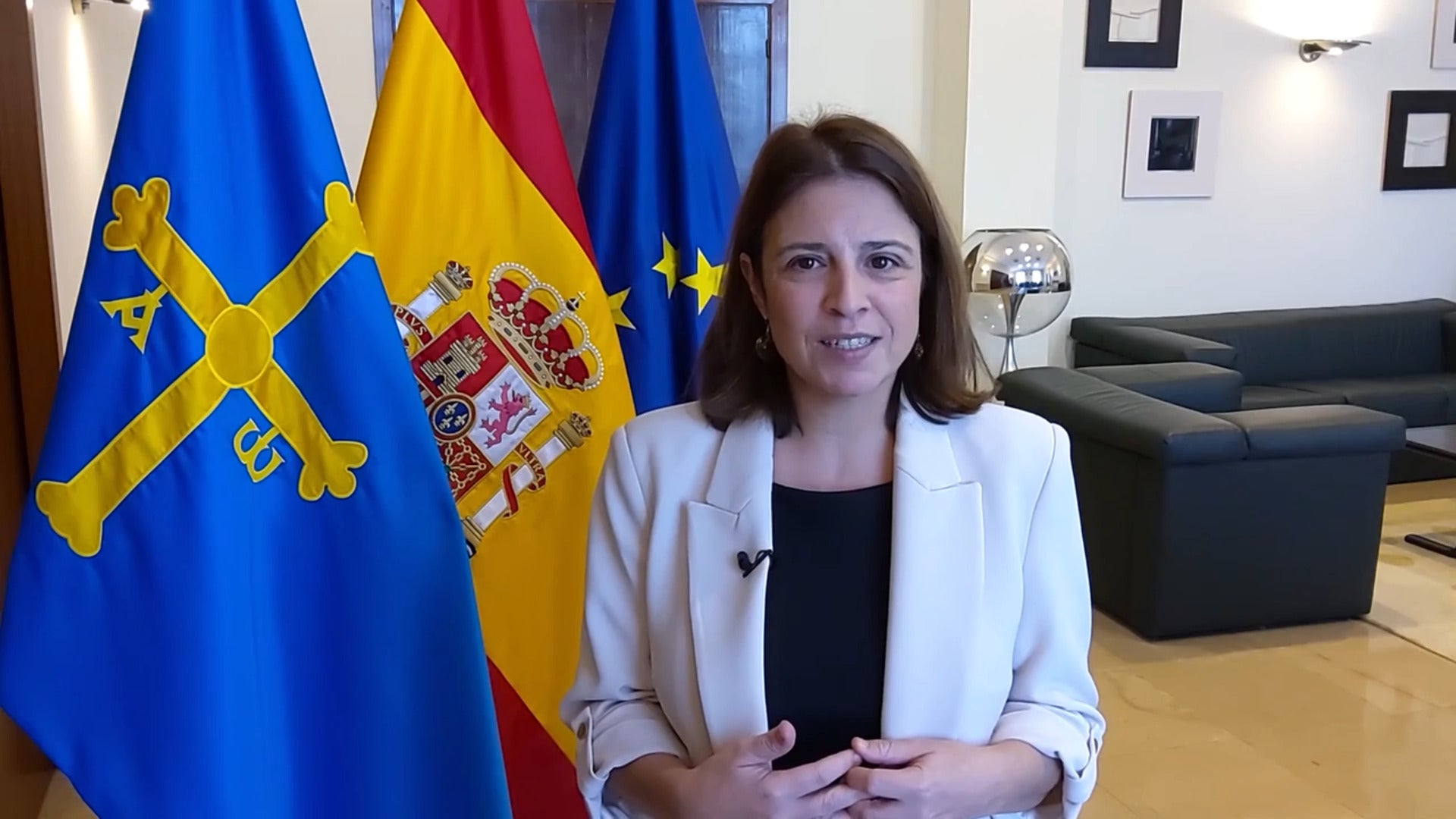 Adriana Lastra, delegada de Gobierno del Principado, felicita a EL COMERCIO