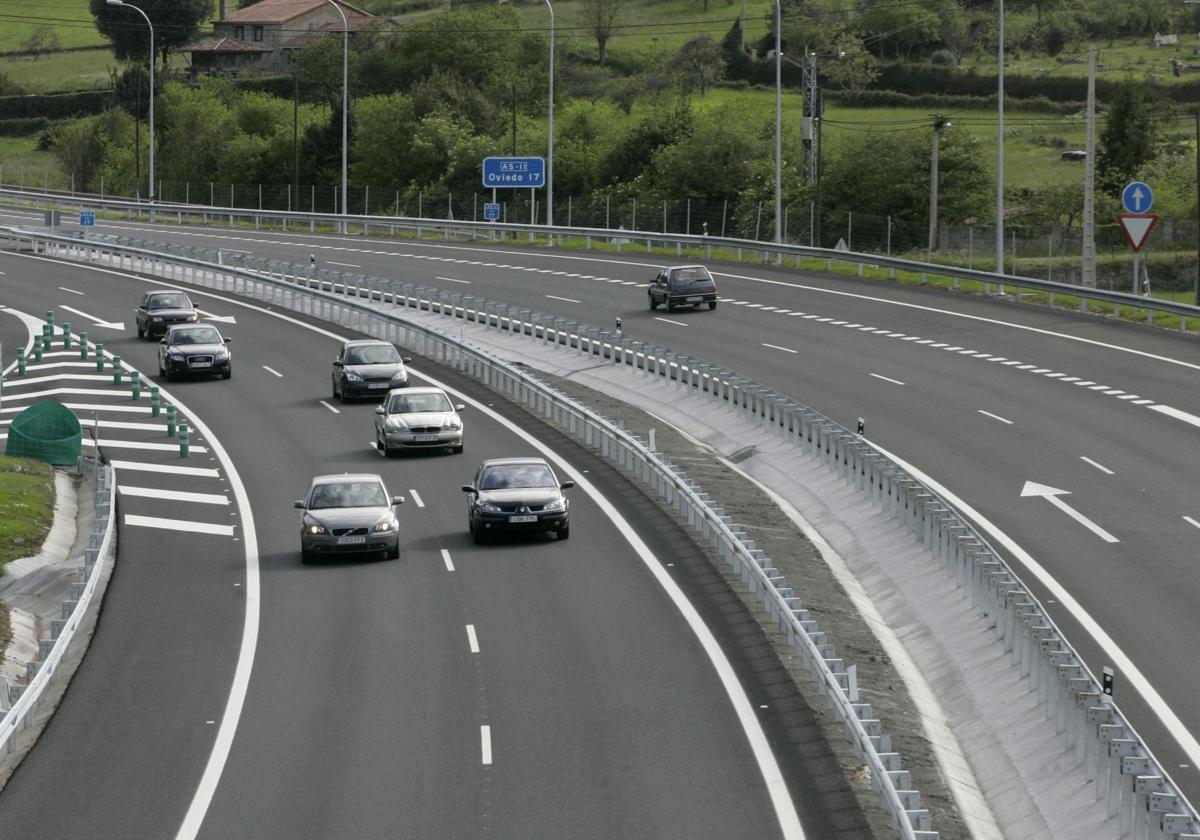 El atropello a un jabalí deja herido al conductor del coche y provoca dos colisiones en la AS-II