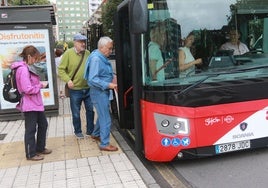 Gijón ya no tendrá los descuentos de Emtusa en los bonos de los autobuses urbanos