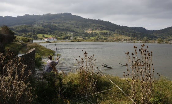 Pleamar en la ría de Villaviciosa.