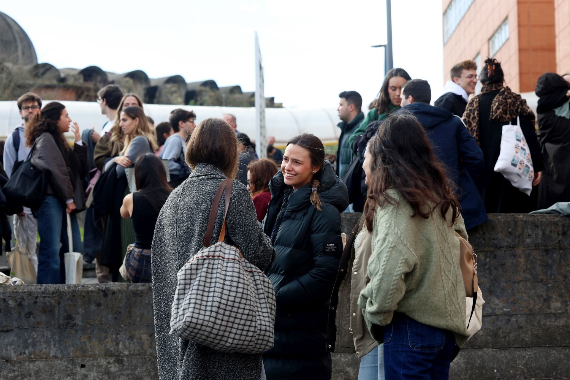 Casi dos mil aspirantes al MIR se examinan en Asturias