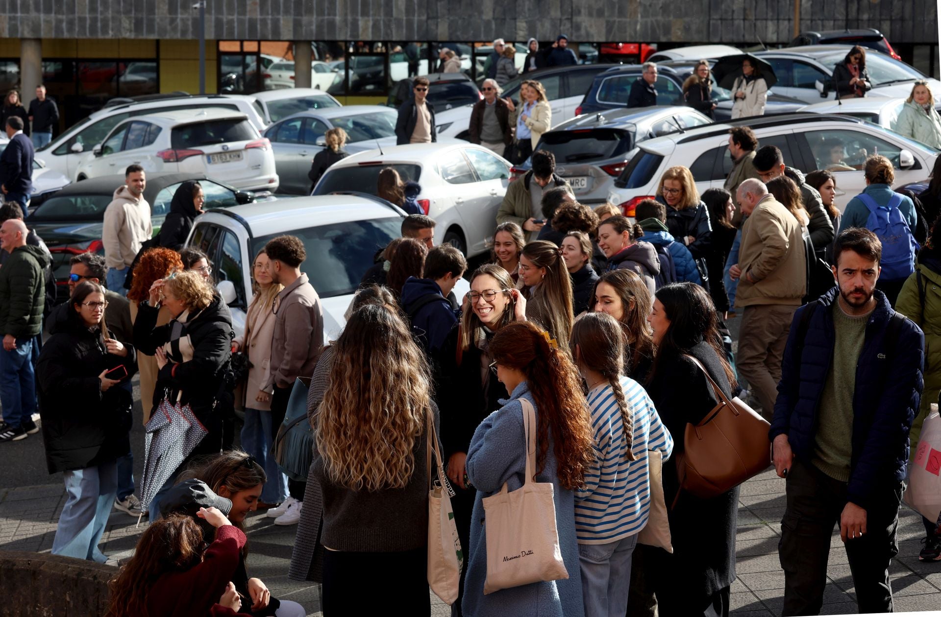 Casi dos mil aspirantes al MIR se examinan en Asturias