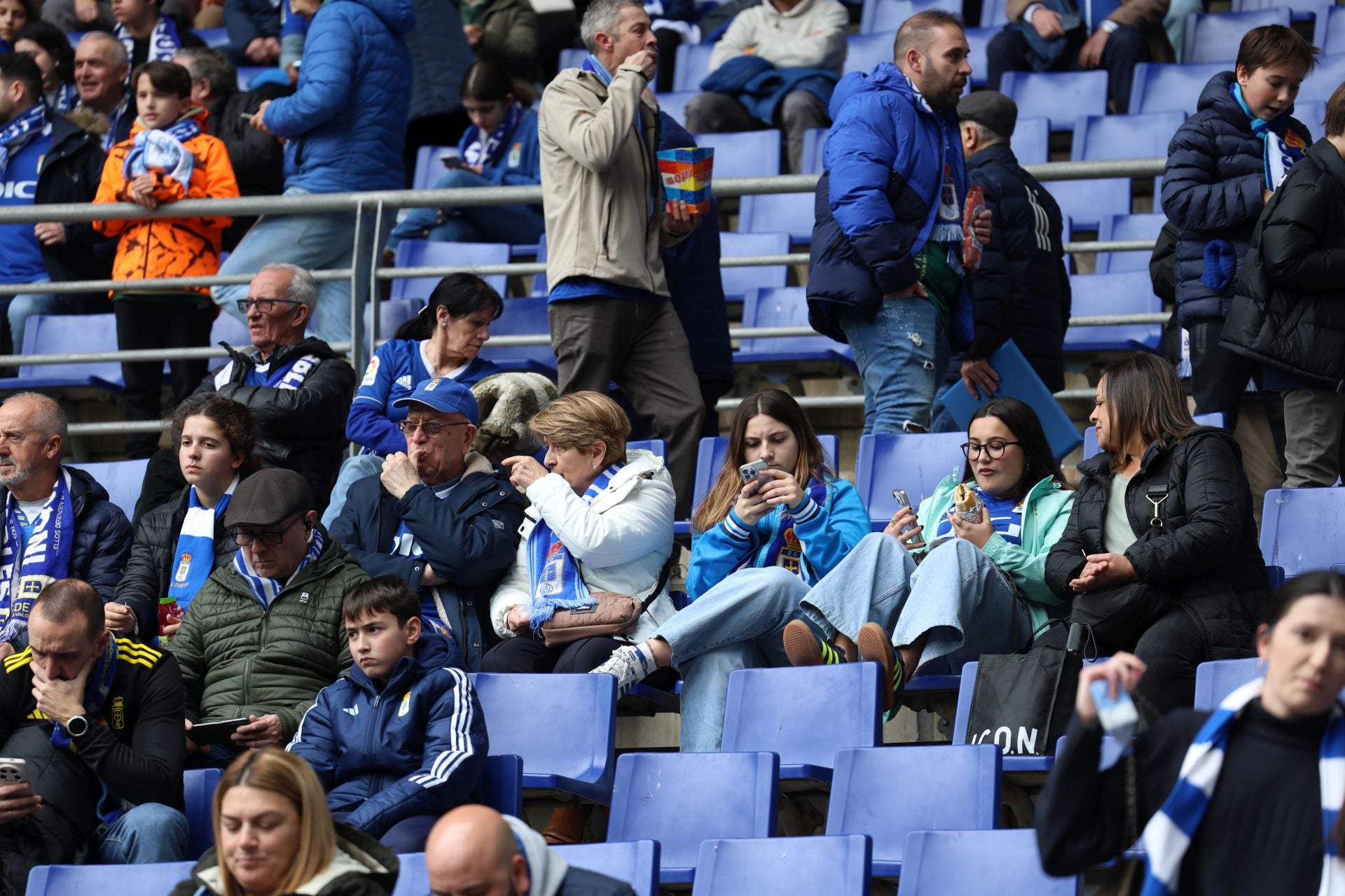 Fotos: ¿Estuviste en el Real Oviedo - Castellón? ¡Búscate!