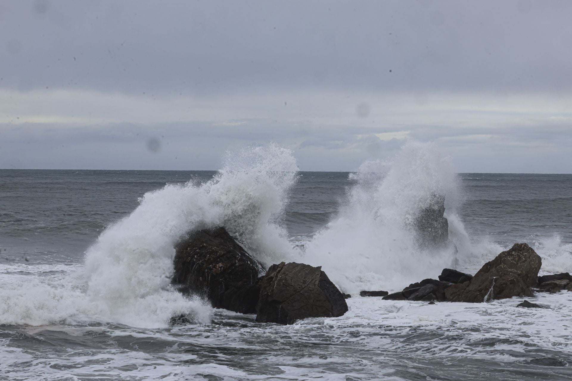 La borrasca &#039;Herminia&#039; golpea Asturias: los efectos del fuerte viento