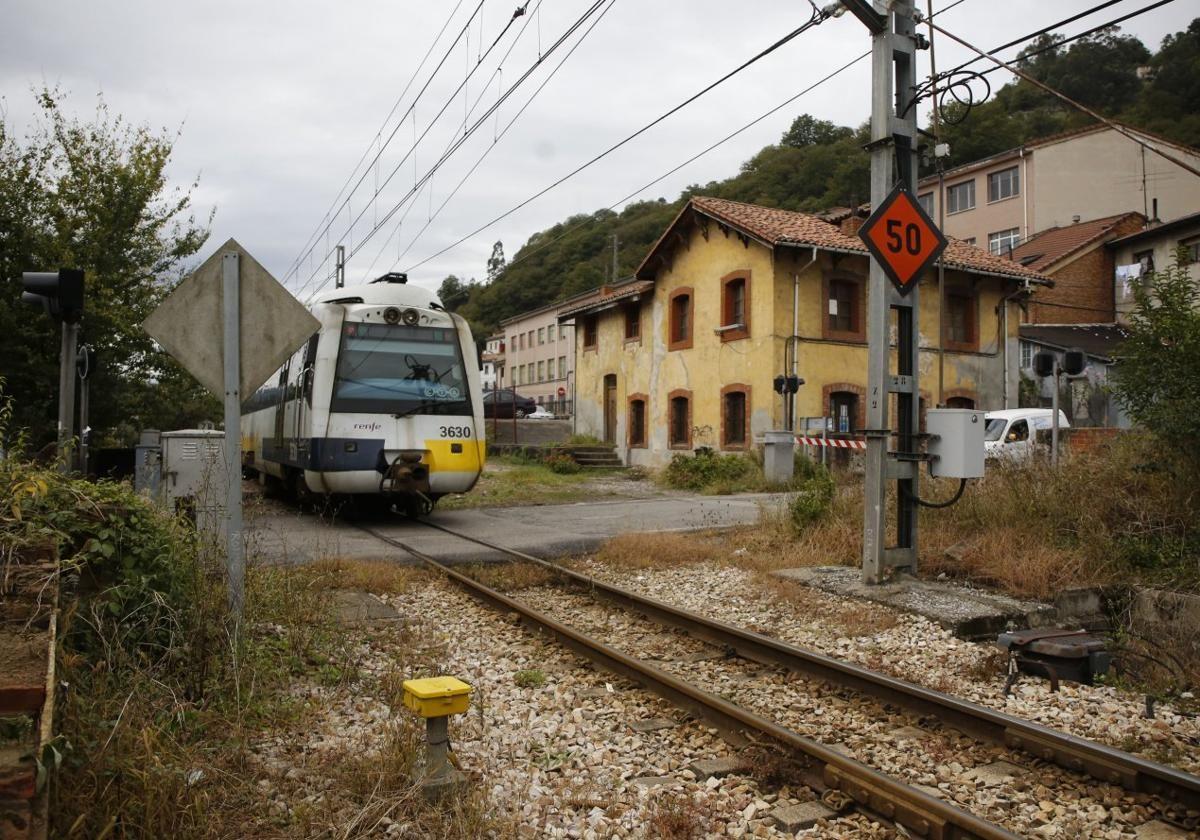 Cortes de tren por las obras del soterramiento de Langreo desde hoy
