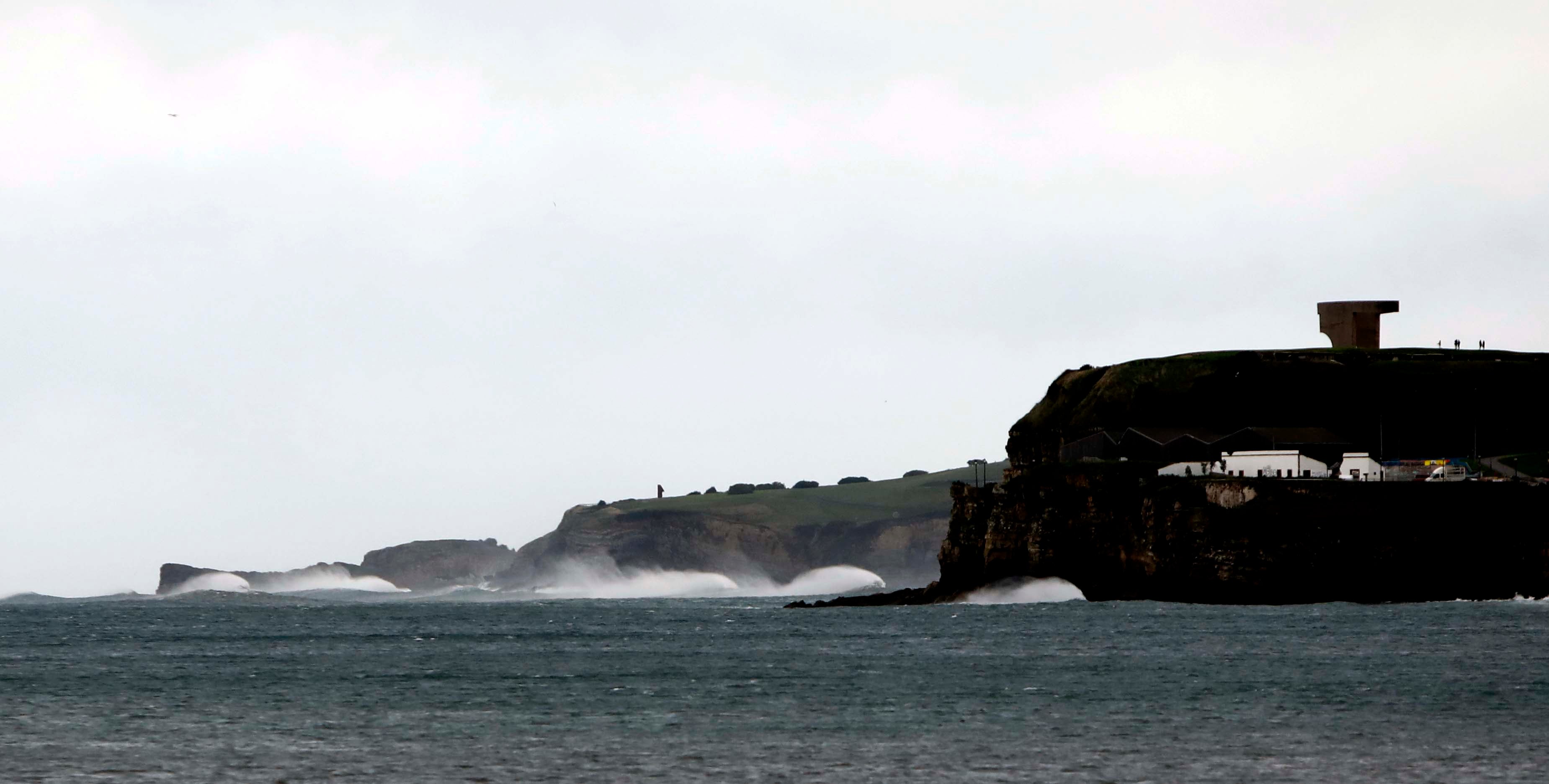 La borrasca &#039;Herminia&#039; golpea Asturias: los efectos del fuerte viento