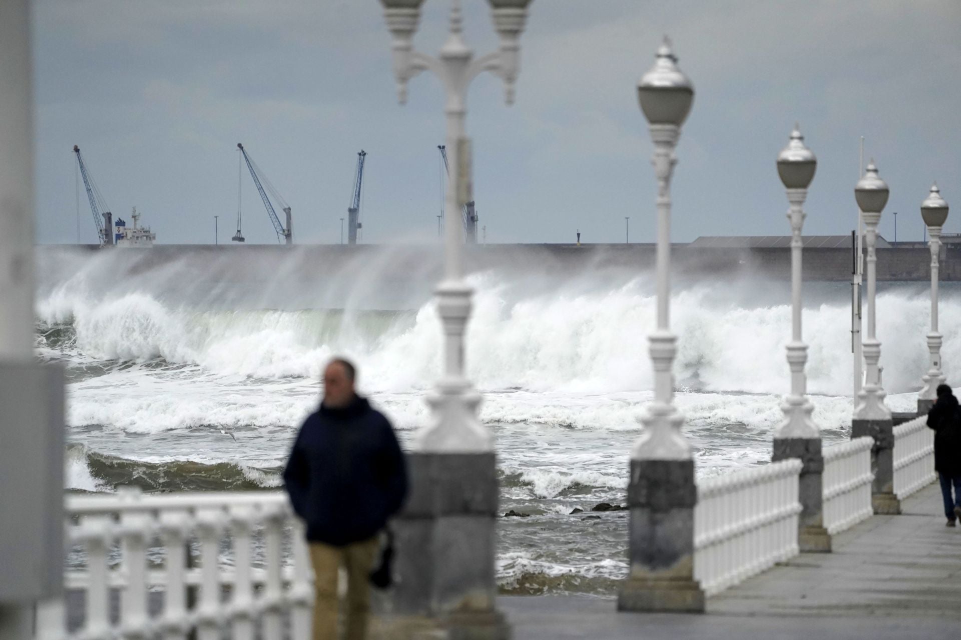 La borrasca &#039;Herminia&#039; golpea Asturias: los efectos del fuerte viento