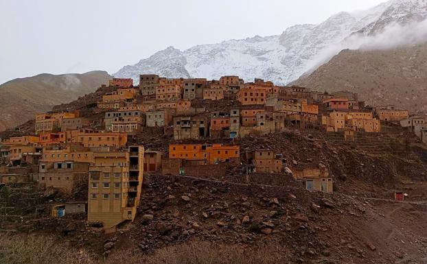 Imi Oughlad, en el valle de Imlil: en este poblado habitan unas 120 familias sin apenas recursos. Las chicas de Andarines quieren colaborar a reconstruir su pequeña escuela