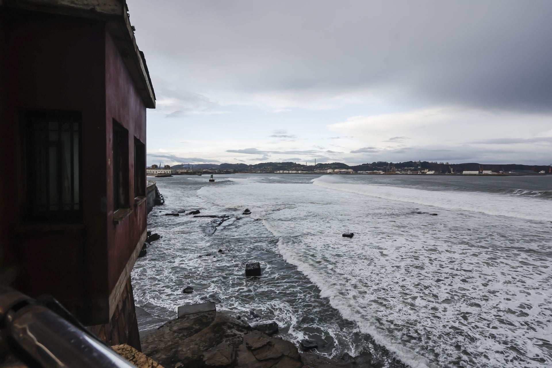 Nieve y mucho viento en Asturias por los últimos coletazos de &#039;Herminia&#039;