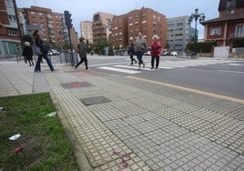 El lugar donde se produjo el atropello de las tres estudiantes, en la calle Padre Vinjoy de Oviedo.