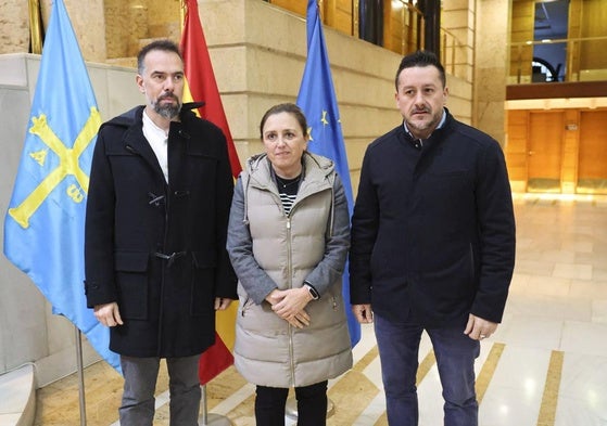 El secretario general de CC OO, José Manuel Zapico; la presidenta de Fade, María Calvo, y el secretario general de UGT, Javier Fernández Lanero.