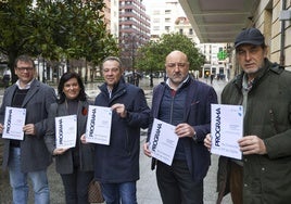 José Manuel del Pino, en el centro, presentó este miércoles el programa con el que se presenta a la presidencia del PP de Gijón.