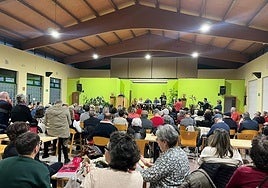 Presentación de la biografía 'Anita Sirgo. Instinto de clase' en el el centro social de Lada, en Langreo.
